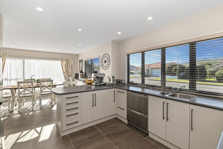 Photo of property in 10 Lorna Irene Drive, Raumati South, Paraparaumu, 5032