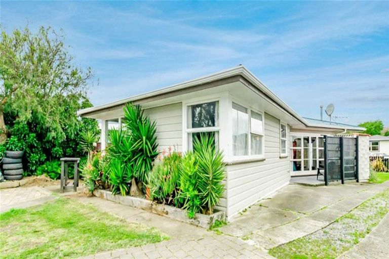 Photo of property in 43 Walton Road, Paraparaumu Beach, Paraparaumu, 5032