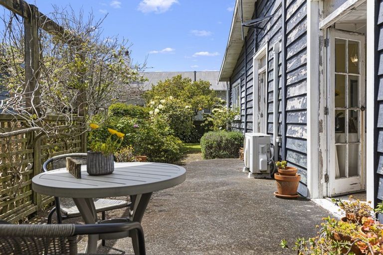 Photo of property in 2 Hoyle Place, New Plymouth, 4310