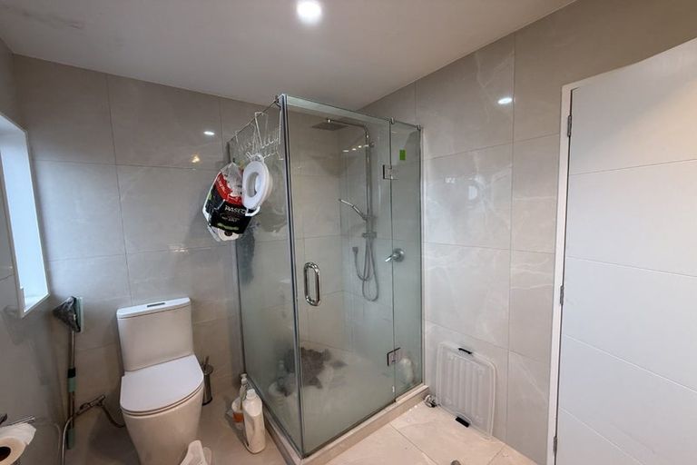 Photo of property in 5/12 Bangla Place, Massey, Auckland, 0614