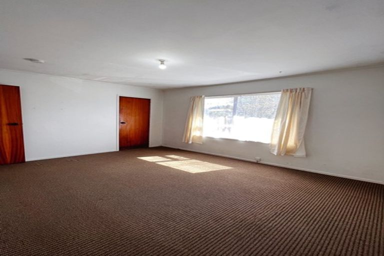 Photo of property in 5 Celeste Place, Totara Vale, Auckland, 0627