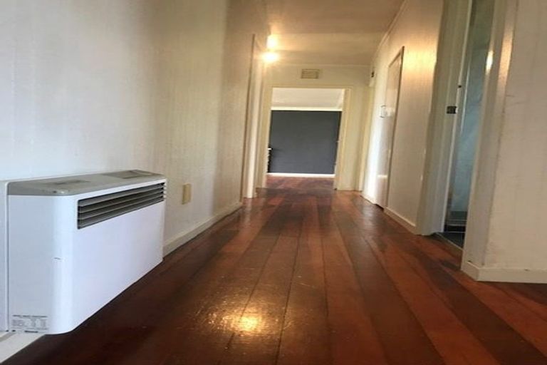 Photo of property in 53 Neal Avenue, Glenfield, Auckland, 0629