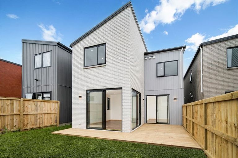 Photo of property in 27 Coast Garden Drive, Hobsonville, Auckland, 0616