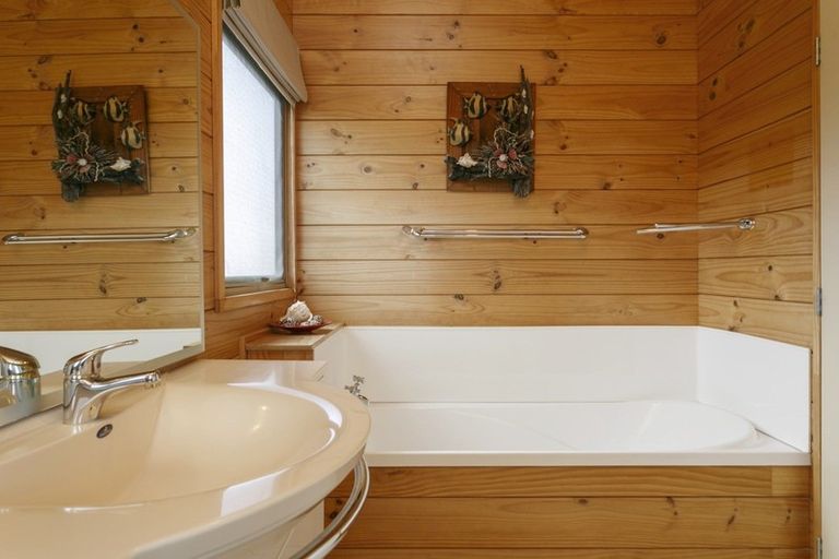 Photo of property in 16 Carpentras Way, Nukuhau, Taupo, 3330