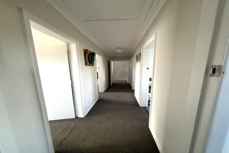 Photo of property in 2 Selwyn Street, Levin, 5510