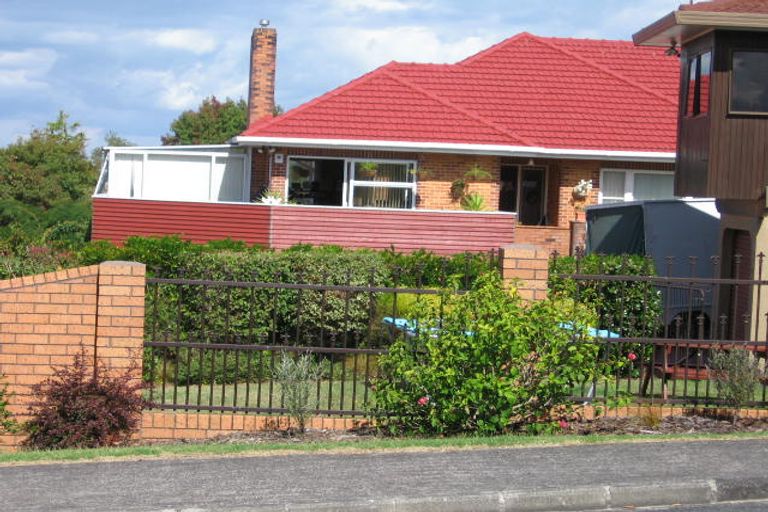 Photo of property in 148 Cliff View Drive, Green Bay, Auckland, 0604
