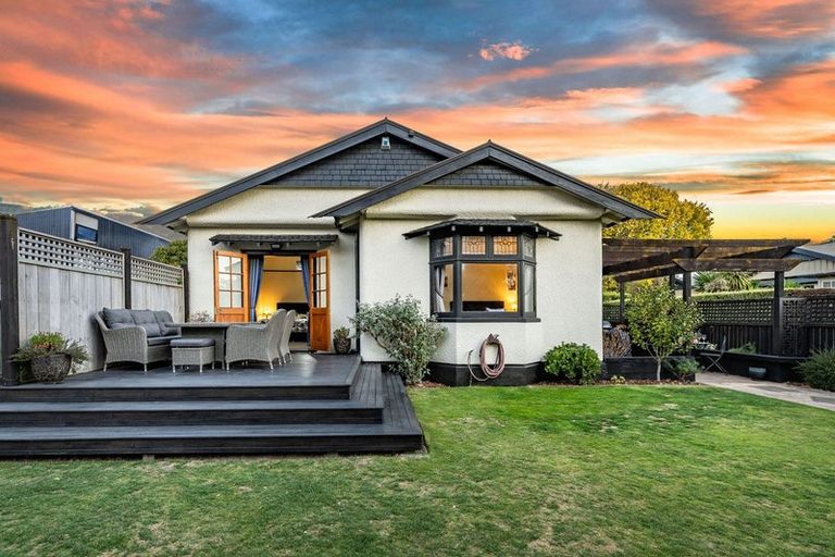 Photo of property in 102 Somerfield Street, Somerfield, Christchurch, 8024