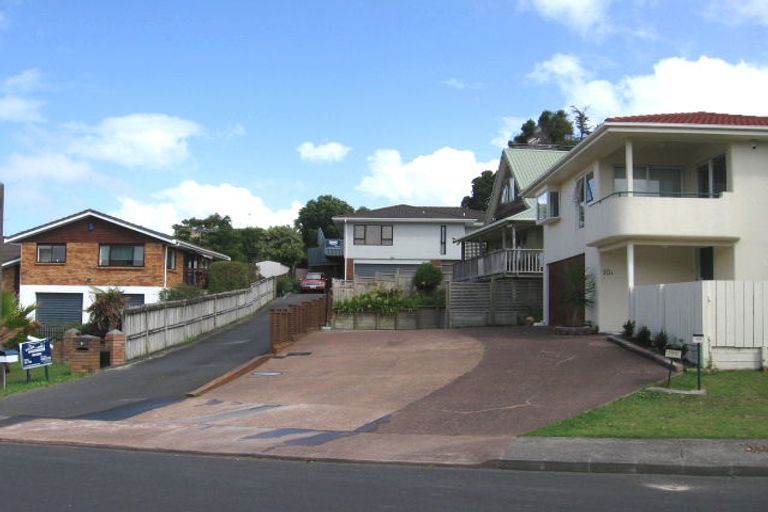 Photo of property in 2/8 Sailfish Drive, West Harbour, Auckland, 0618