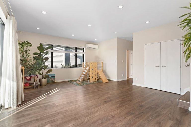 Photo of property in 11 Matisse Drive, West Harbour, Auckland, 0618