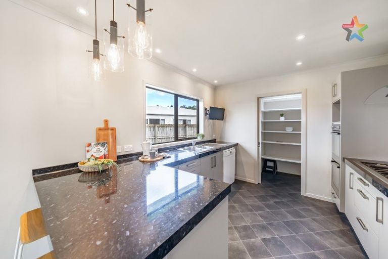 Photo of property in 14a Glen Road, Stokes Valley, Lower Hutt, 5019