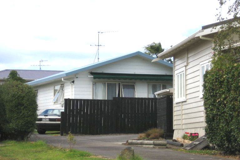 Photo of property in 1a Gazelle Avenue, Beach Haven, Auckland, 0626