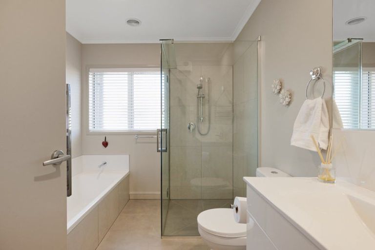 Photo of property in 16 Bridgewater Way, Pyes Pa, Tauranga, 3112