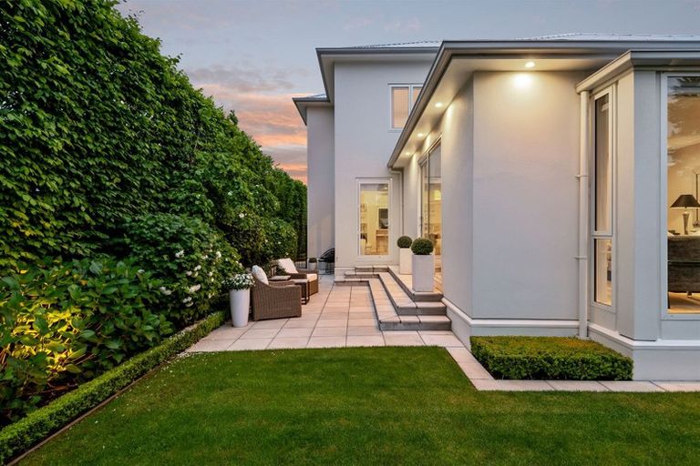 Photo of property in 2/24 Thornycroft Street, Fendalton, Christchurch, 8052