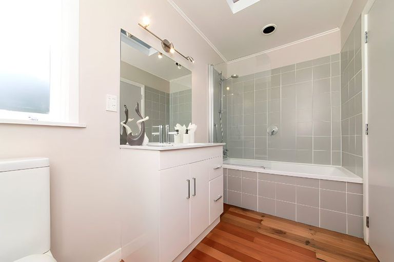 Photo of property in 65 Takahe Road, Titirangi, Auckland, 0604