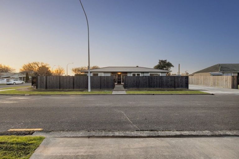 Photo of property in 1 Battersea Place, Roslyn, Palmerston North, 4414