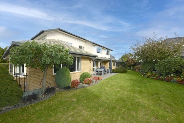 Photo of property in 11 Chateau Drive, Burnside, Christchurch, 8053