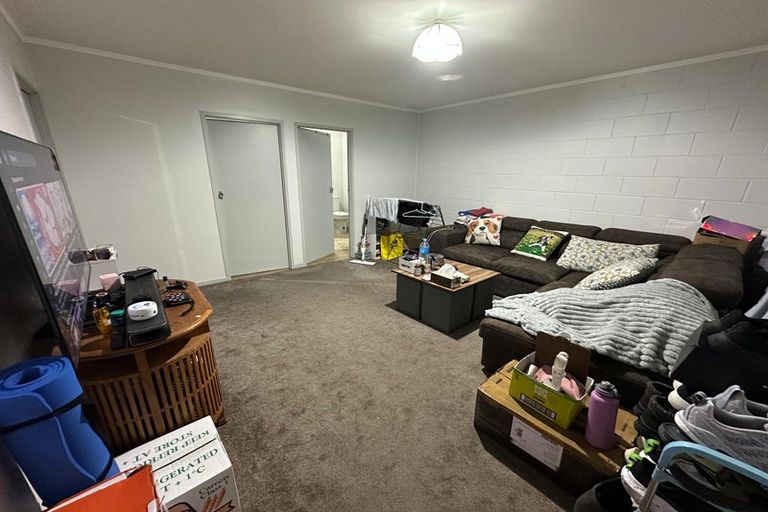 Photo of property in 2 Paton Avenue, Te Atatu South, Auckland, 0610