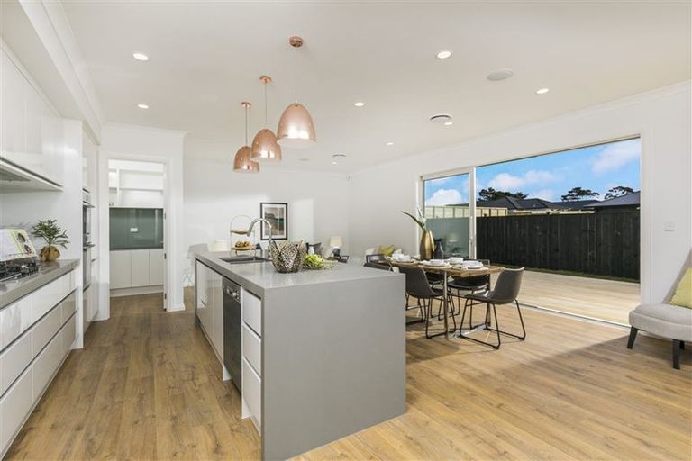 Photo of property in 21 Bellamont Street, Kumeu, 0810