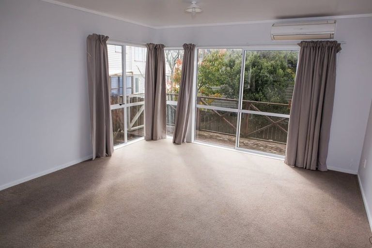 Photo of property in 9 Stephen Street, Johnsonville, Wellington, 6037