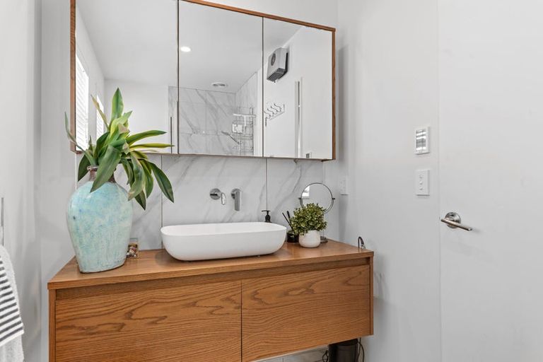 Photo of property in 1/47 Beachville Road, Redcliffs, Christchurch, 8081