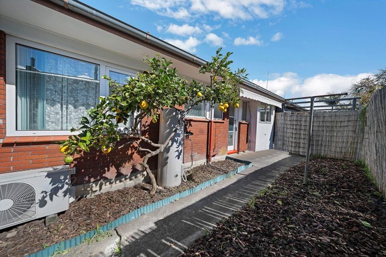 Photo of property in 3/1 Ribblesdale Road, Henderson, Auckland, 0612