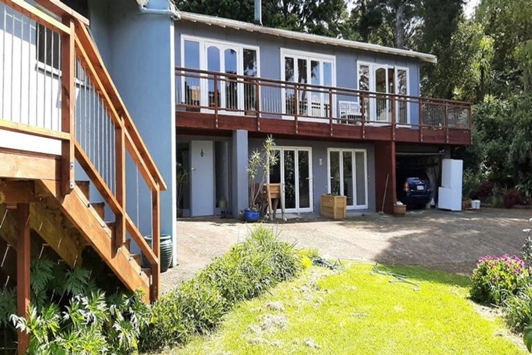 Photo of property in 95 Cornwallis Road, Cornwallis, Auckland, 0604