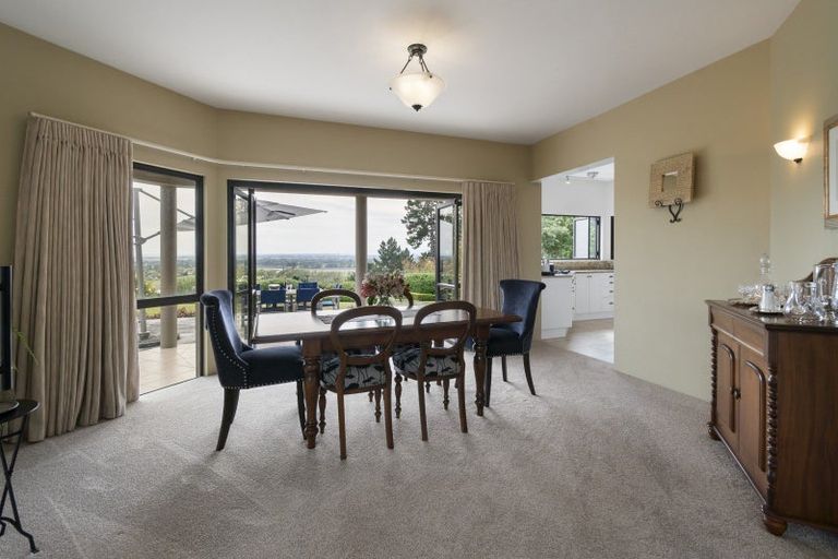 Photo of property in 70 Waicola Drive, Fitzherbert, Palmerston North, 4471