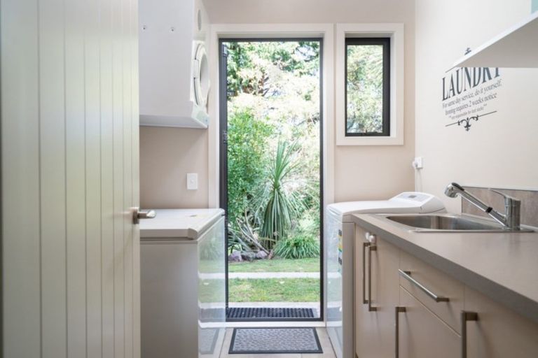 Photo of property in 174 Mapara Road, Acacia Bay, Taupo, 3385