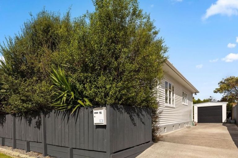 Photo of property in 16 Avon Street, Waterloo, Lower Hutt, 5011