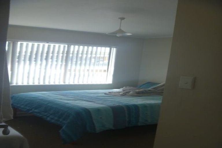 Photo of property in 1/2 Walter Strevens Drive, Conifer Grove, Takanini, 2112