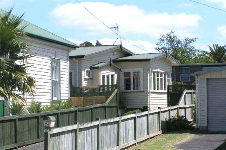 Photo of property in 7a Fairfax Avenue, Northcote, Auckland, 0627