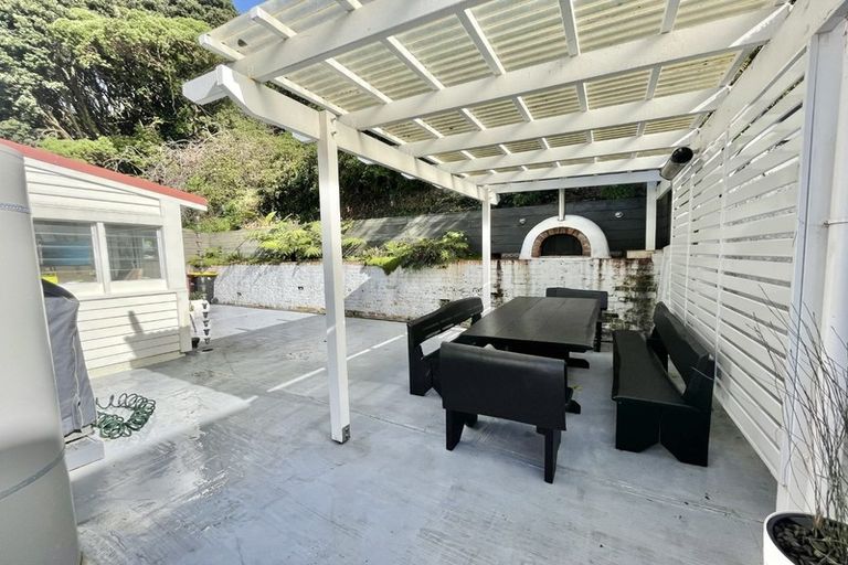 Photo of property in 26 Queens Drive, Kilbirnie, Wellington, 6022