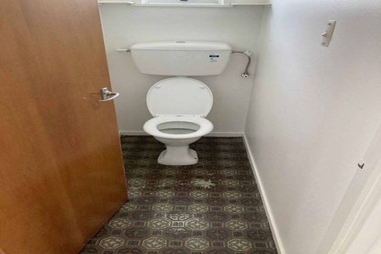 Photo of property in 111 Farquhar Road, Glendene, Auckland, 0602