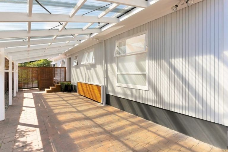 Photo of property in 17a St Michaels Avenue, Point Chevalier, Auckland, 1022