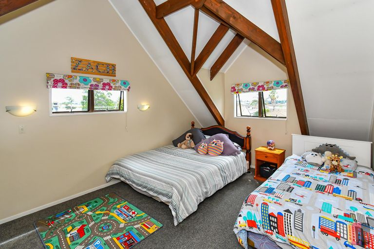 Photo of property in 14 Hadley Wood Drive, Wattle Downs, Auckland, 2103