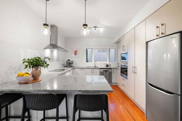 Photo of property in 20 Bradbury Road, Botany Downs, Auckland, 2010