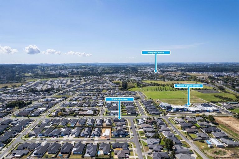 Photo of property in 2 Madden Avenue, Kumeu, 0810
