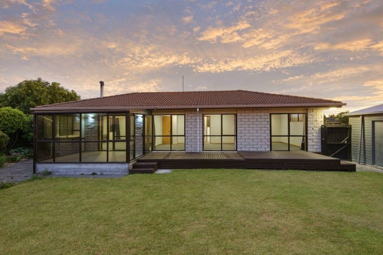 Photo of property in 81 Vivian Street, Burwood, Christchurch, 8083