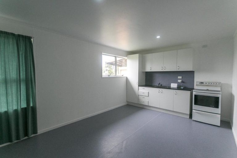 Photo of property in 6 Kilcar Place, Massey, Auckland, 0614