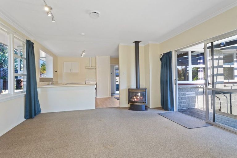 Photo of property in 2 Gloaming Place, Sockburn, Christchurch, 8042