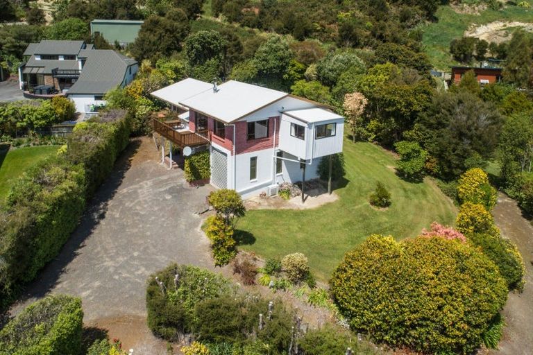 Photo of property in 6 Moana View Road, Waikawa, Picton, 7220
