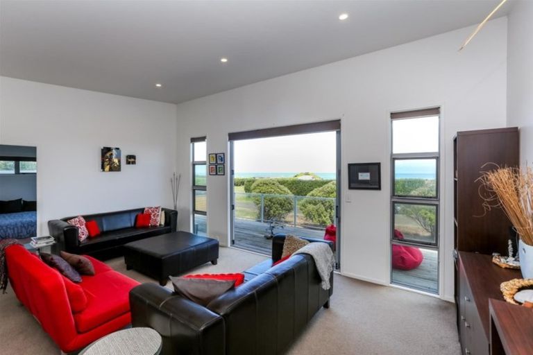 Photo of property in 50 Anglers Avenue, Warea, New Plymouth, 4381