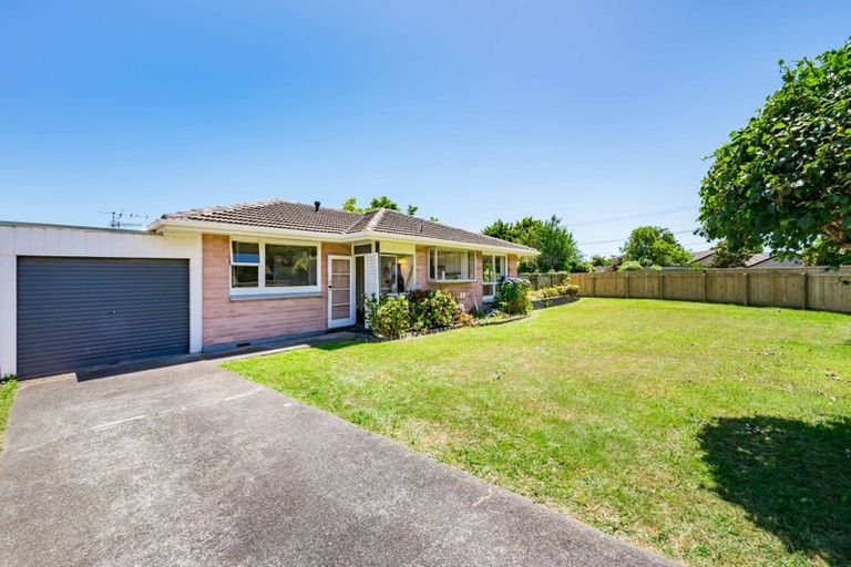 Photo of property in 2 Leybourne Avenue, Waikanae, 5036