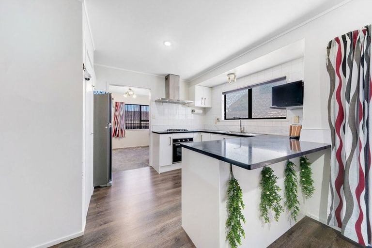 Photo of property in 36 Eugenia Rise, Totara Heights, Auckland, 2105