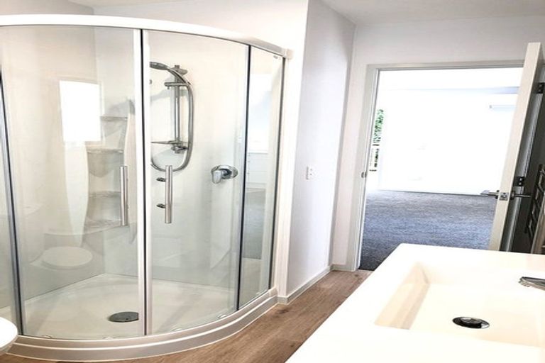 Photo of property in 42 Elliston Crescent, Stanmore Bay, Whangaparaoa, 0932