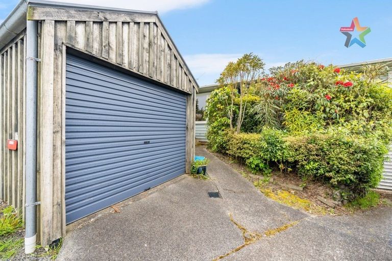 Photo of property in 64 Oakleigh Street, Maungaraki, Lower Hutt, 5010