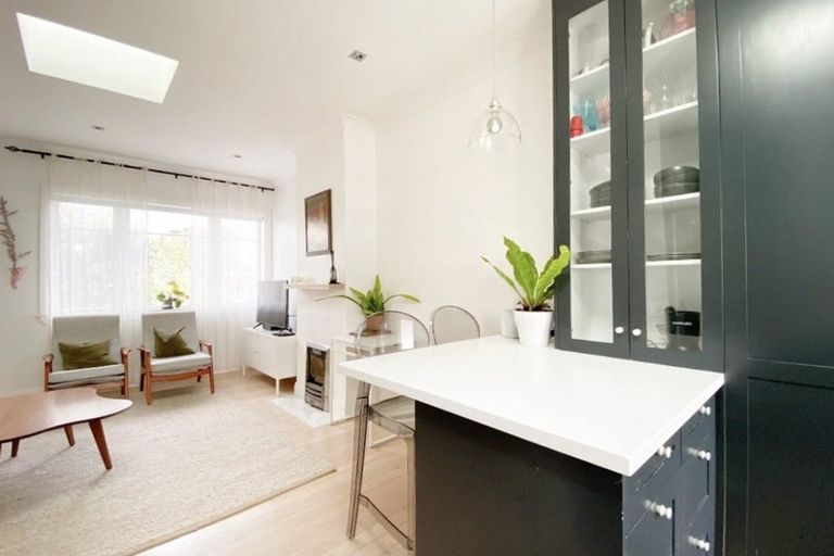 Photo of property in 4/64 Victoria Road, Devonport, Auckland, 0624