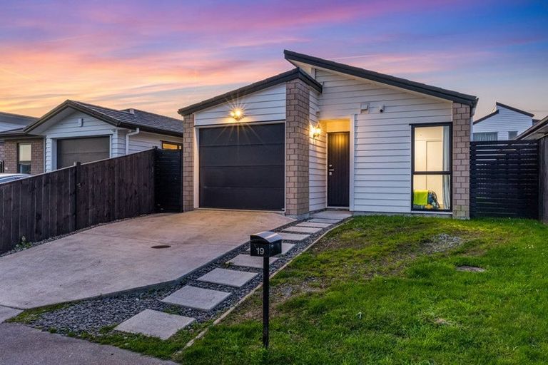 Photo of property in 19 Farmland Road, Papakura, 2110