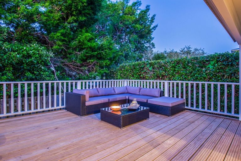 Photo of property in 17a Highland Avenue, Titirangi, Auckland, 0604