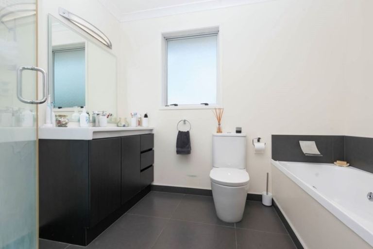 Photo of property in 14 Judkins Crescent, Cockle Bay, Auckland, 2014